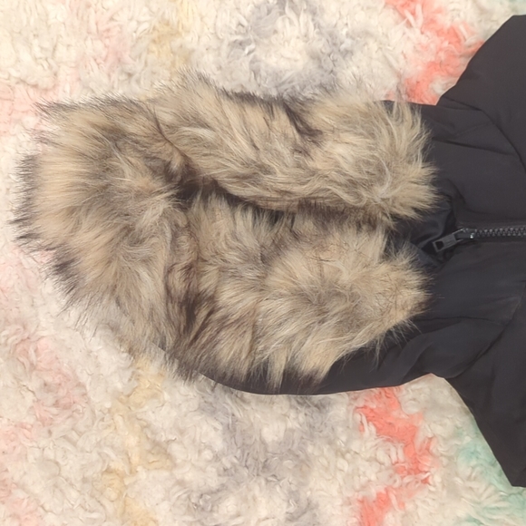 Liz Claiborne vest with fur hood - Picture 3 of 3